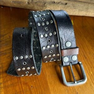 Silver Jeans black leather belt with silver buckle and studding. Size Medium